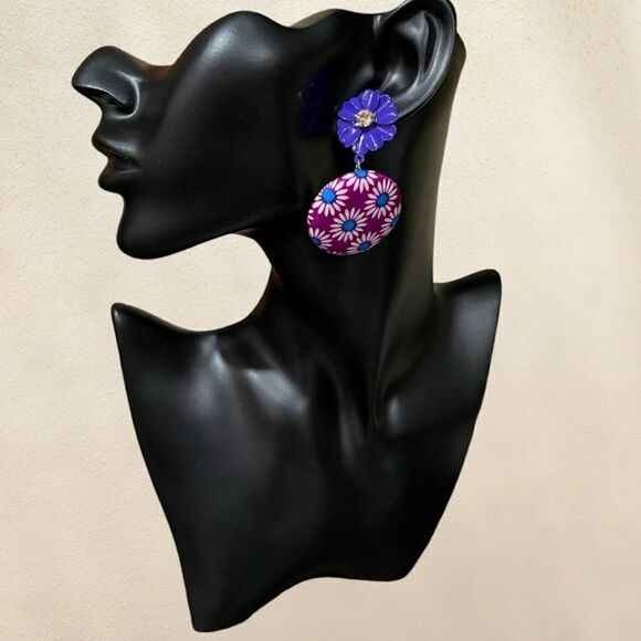 3/$25❗️Flower Fabric Button Dangle Earrings - Picture 1 of 3